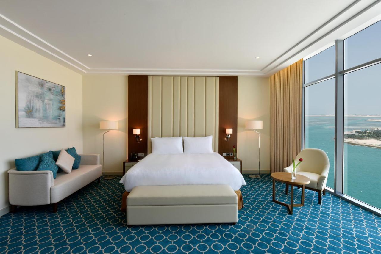 Grand Swiss-Belhotel Waterfront Seef Sanabis Esterno foto