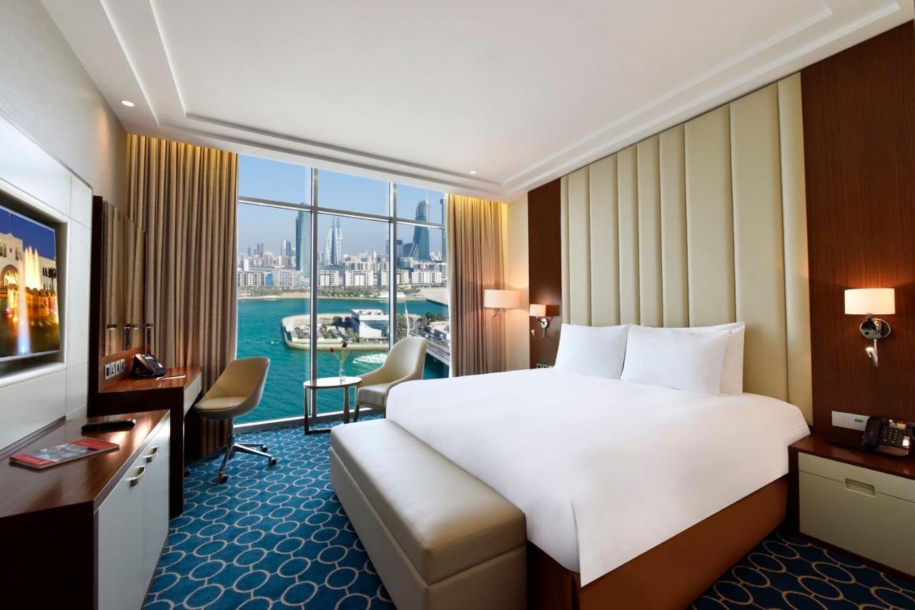 Grand Swiss-Belhotel Waterfront Seef Sanabis Esterno foto