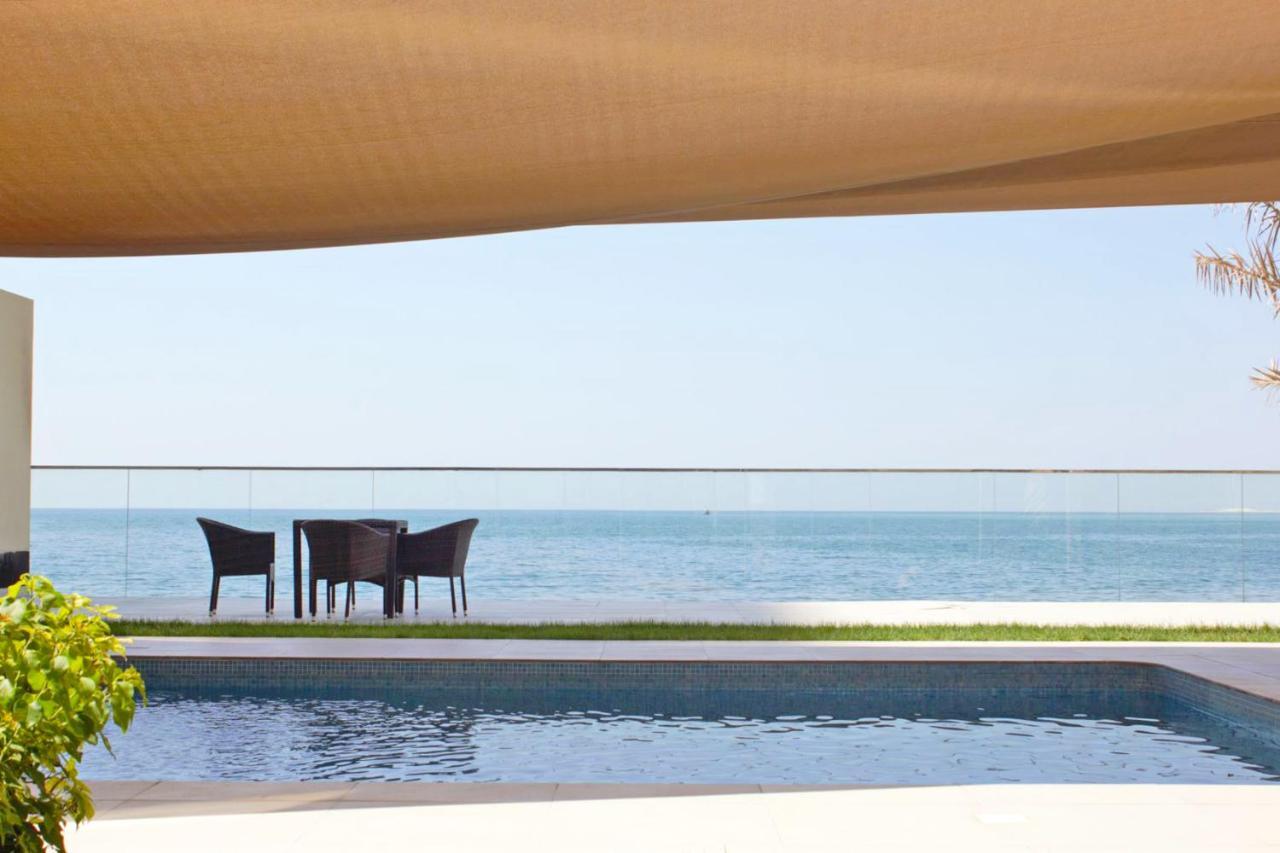 Grand Swiss-Belhotel Waterfront Seef Sanabis Esterno foto